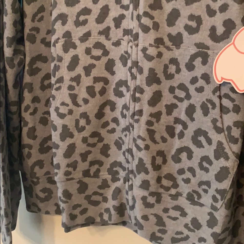 Ivory Ella XL NWT gray animal print hoodie So soft - Picture 4 of 8